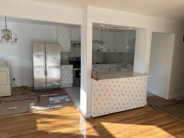  3 BR,  2.00 BTH &nbsp;Other style home in Oakland Gardens