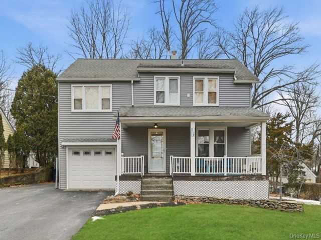  3 BR,  1.00 BTH &nbsp;Colonial style home in Pearl River