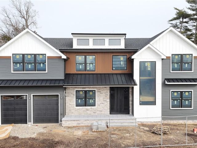  5 BR,  7.00 BTH &nbsp;Modern style home in Westbury
