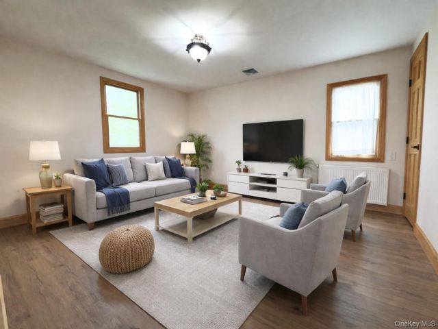 [Floral Park Real Estate, listing number 7240259]