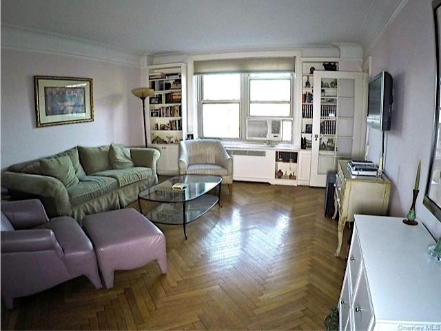 [PHOTO]