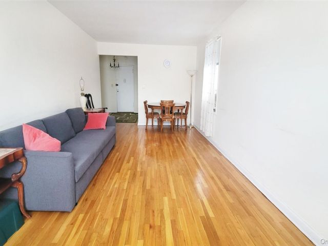  1 BR,  1.00 BTH &nbsp;Other style home in Rego Park
