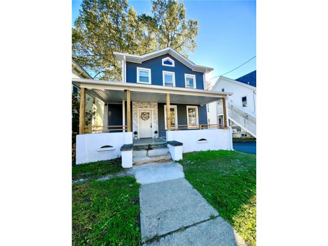  4 BR,  3.00 BTH &nbsp;Colonial style home in Middletown
