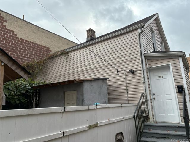 [Wakefield Real Estate, listing number 7240373]