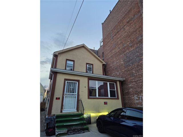  4 BR,  3.00 BTH &nbsp;Other style home in Flushing