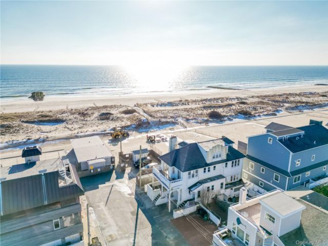  4 BR,  3.00 BTH &nbsp;Other style home in East Atlantic Beach