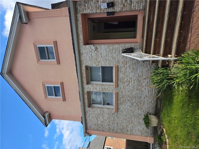  3 BR,  1.00 BTH &nbsp;Colonial style home in Springfield Gardens