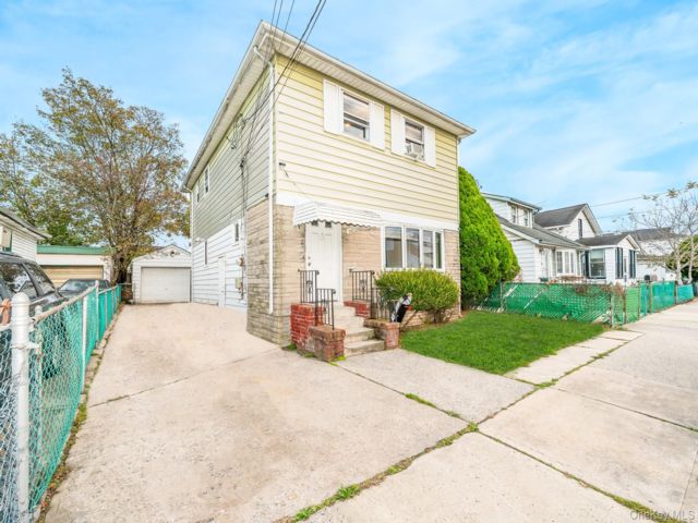  3 BR,  2.00 BTH &nbsp;Colonial style home in Elmont