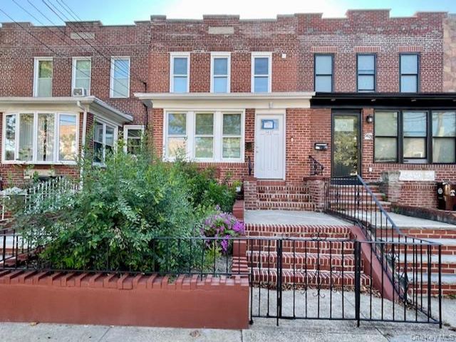 Studio,  0.00 BTH &nbsp;House style home in Woodside