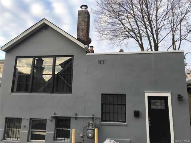  1 BR,  1.00 BTH &nbsp;Bungalow style home in Northport