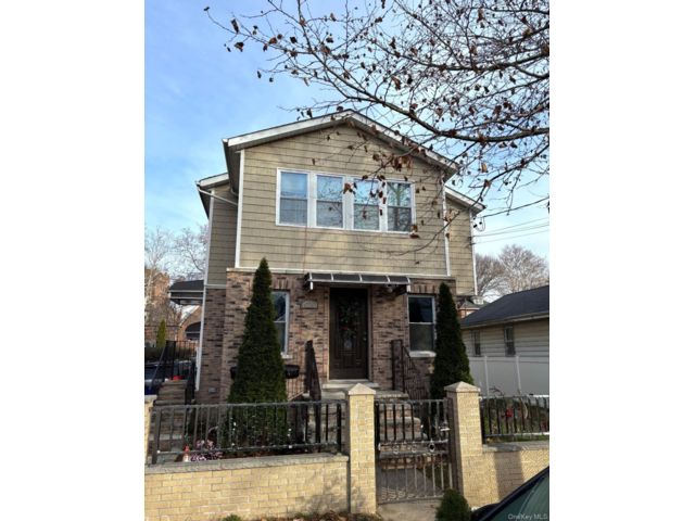 [Wakefield Real Estate, listing number 7240648]