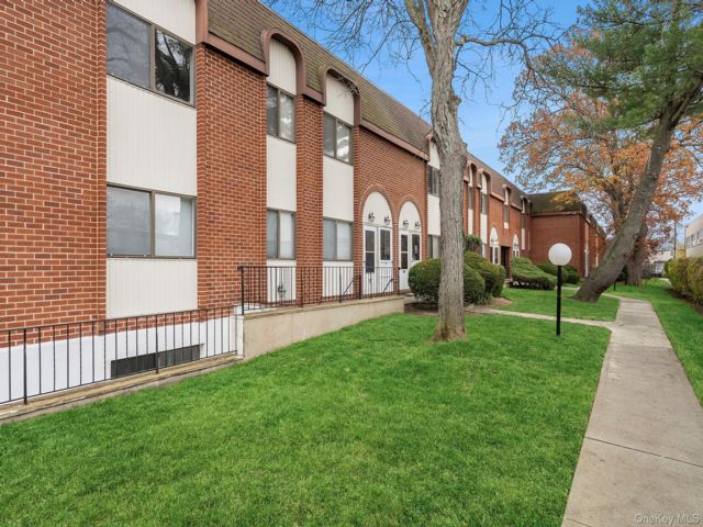  2 BR,  2.00 BTH &nbsp;A-frame style home in Cedarhurst
