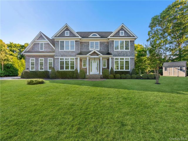  4 BR,  5.00 BTH &nbsp;Post modern style home in Hampton Bays