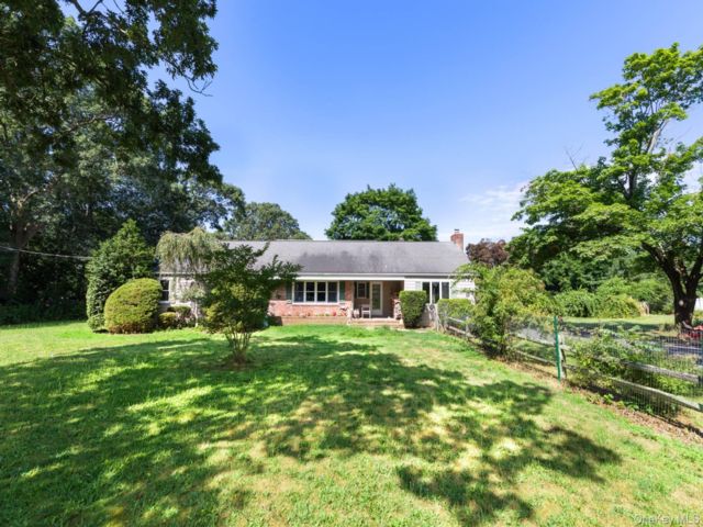  5 BR,  4.00 BTH &nbsp;Mini estate style home in Brookhaven