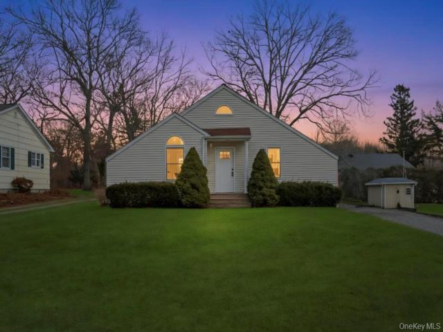  2 BR,  2.00 BTH &nbsp;Ranch style home in Mattituck
