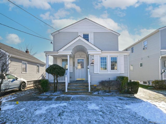 [Wantagh Real Estate, listing number 7241202]