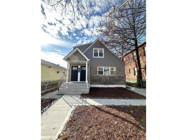  3 BR,  2.00 BTH &nbsp;Modern style home in Springfield Gardens