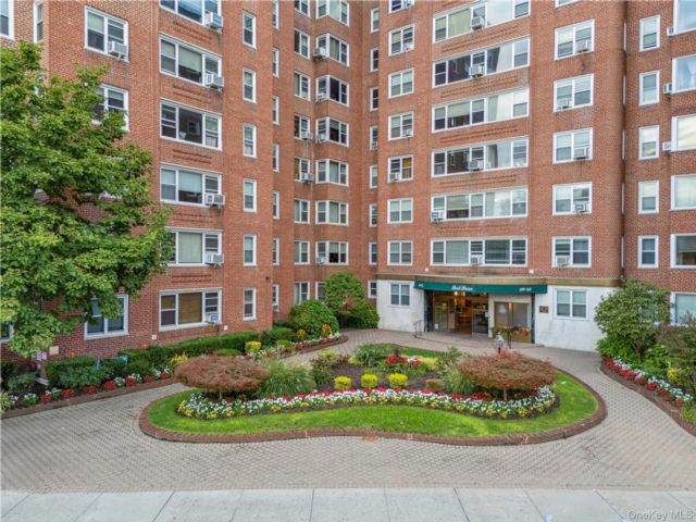 [Forest Hills Real Estate, listing number 7241244]