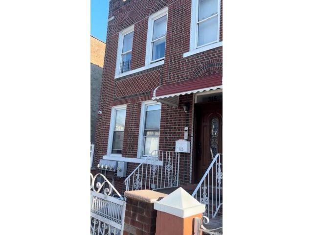  2 BR,  1.00 BTH &nbsp;Traditional style home in Brownsville