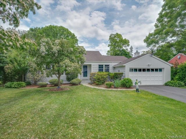  4 BR,  3.00 BTH &nbsp;Split level style home in Mamaroneck