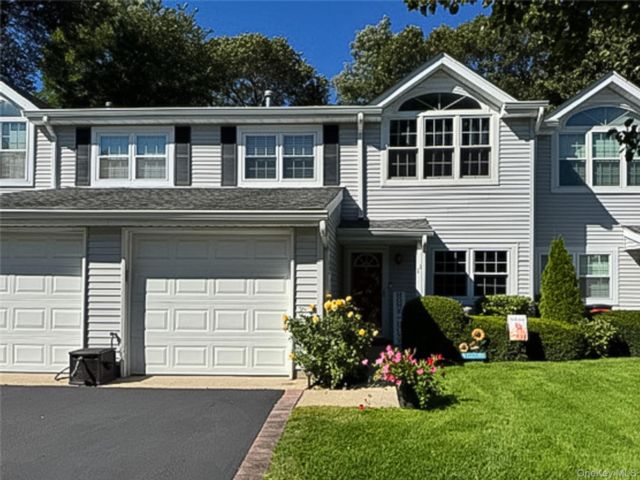  3 BR,  3.00 BTH &nbsp;Condo style home in Kings Park