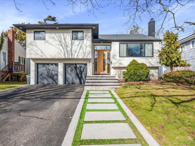  4 BR,  3.00 BTH &nbsp;Split level style home in Baldwin