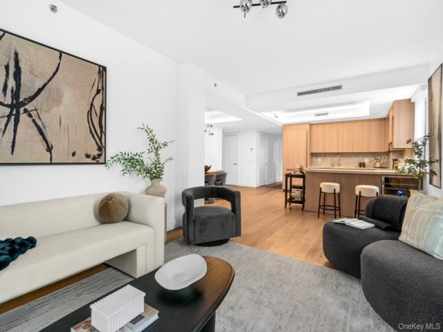  3 BR,  2.00 BTH &nbsp;Condo style home in Park Slope