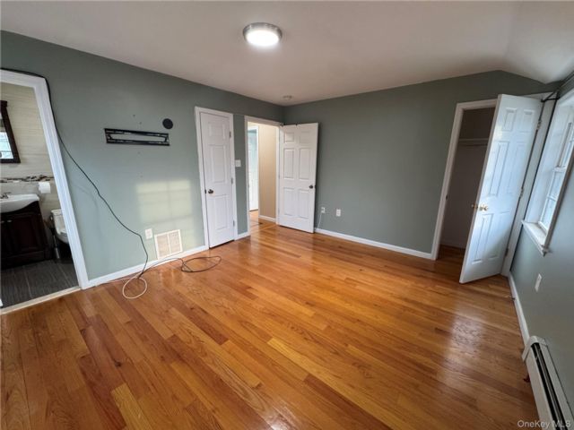  3 BR,  2.00 BTH &nbsp;Colonial style home in Jamaica