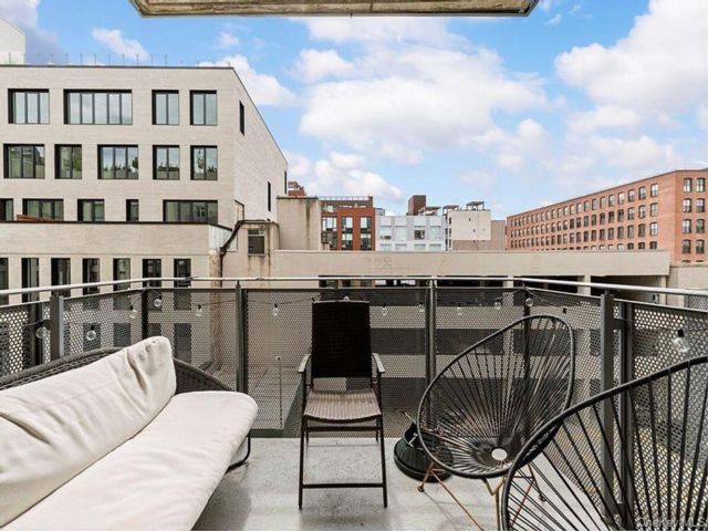  1 BR,  1.00 BTH &nbsp;House style home in Williamsburg