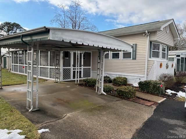 [Riverhead Real Estate, listing number 7241694]