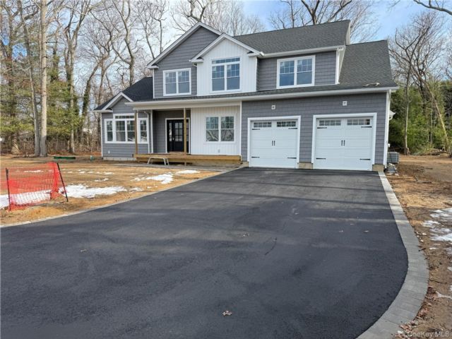  5 BR,  3.00 BTH &nbsp;Colonial style home in Lake Grove