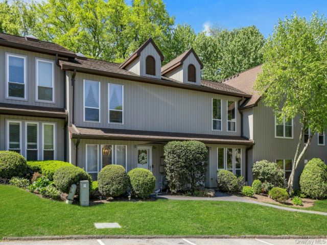  2 BR,  3.00 BTH &nbsp;Condo style home in Peekskill