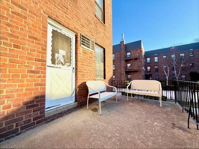  2 BR,  1.00 BTH &nbsp;Other style home in Bayside