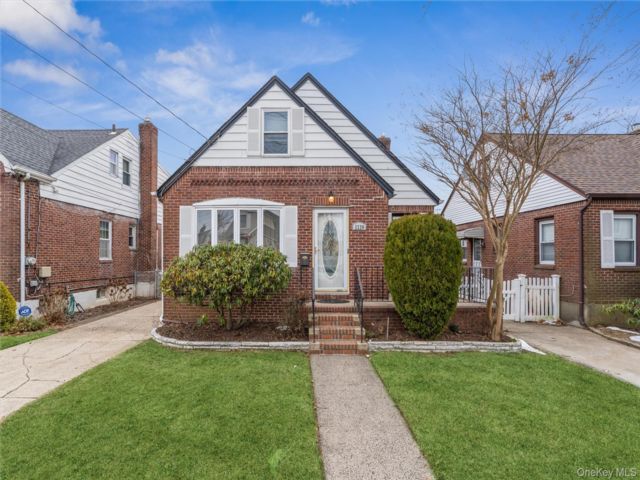 [Franklin Square Real Estate, listing number 7241792]
