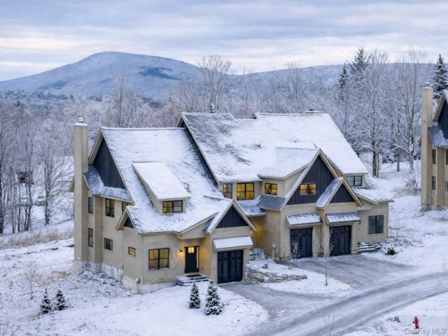  5 BR,  5.00 BTH &nbsp;House style home in Windham