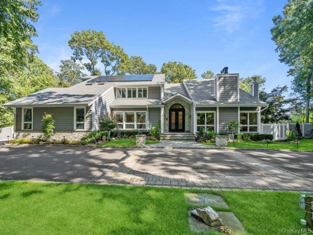  5 BR,  6.00 BTH &nbsp;Colonial style home in Lloyd Harbor