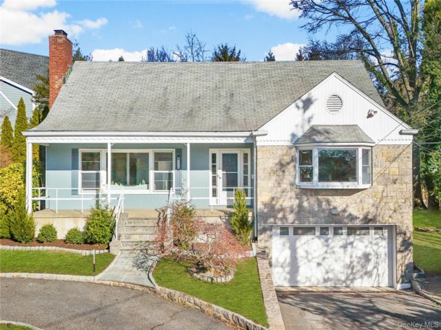  3 BR,  2.00 BTH &nbsp;Cape cod style home in Mamaroneck