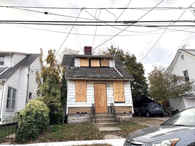  3 BR,  1.00 BTH &nbsp;Colonial style home in Jamaica