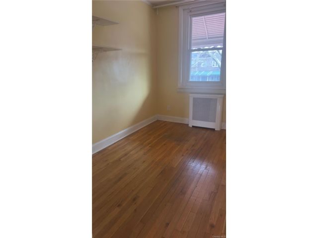  3 BR,  2.00 BTH &nbsp;House style home in Mill Basin