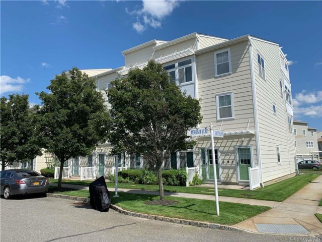  3 BR,  3.00 BTH &nbsp;Other style home in Arverne