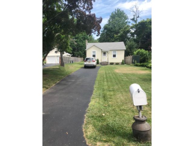  2 BR,  1.00 BTH &nbsp;Ranch style home in Huntington Station