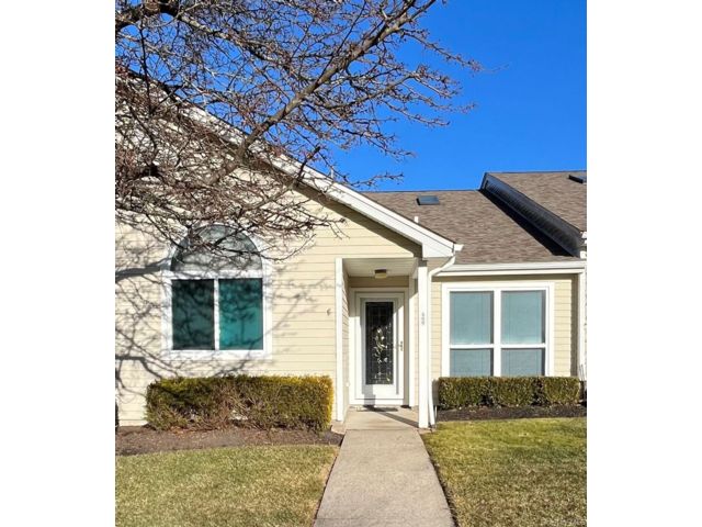  2 BR,  2.00 BTH &nbsp;Condo style home in Middle Island