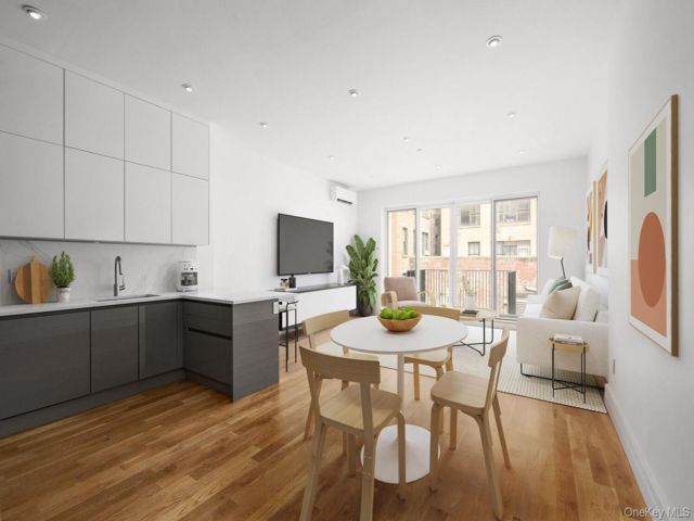  2 BR,  2.00 BTH &nbsp;House style home in New York (manhattan)