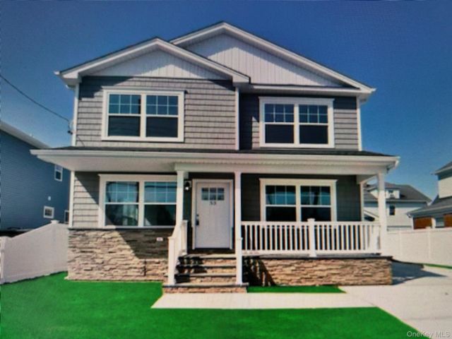  4 BR,  3.00 BTH &nbsp;Colonial style home in Hempstead