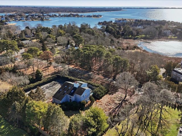  4 BR,  3.00 BTH &nbsp;Contemporary style home in Southampton