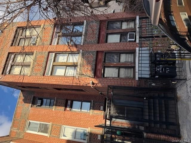 Studio,  0.00 BTH &nbsp;House style home in East New York