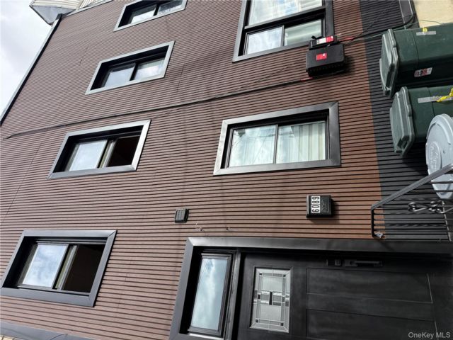 [PHOTO]