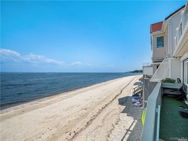  3 BR,  3.00 BTH &nbsp;Includes legal  style home in Bayville