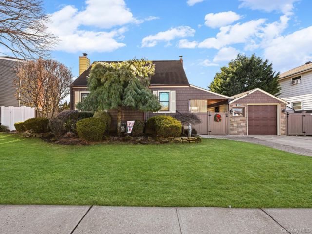 [Massapequa Real Estate, listing number 7242278]