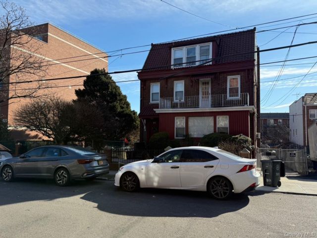 Lot <b>Size:</b> 80X151 &nbsp;House style home in Elmhurst